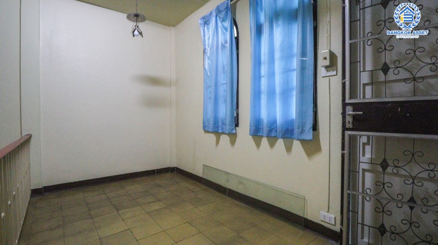 *****ทาวน์เฮ้าส์มือสองย่านกรุงเทพมหานคร ม.ร่มเย็น จรัญสนิทวงศ์ บนเนื้อที่ 23 ตร.ว. ฟังก์ชัน 3 ห้องนอน 3 ห้องน้ำ 1 ที่จอดรถ บ้านทำเลดี เดินทางสะดวก ติดถ.จรัญสนิทวงศ์ ใกล้รถไฟฟ้าสายสีน้ำเงิน "สถานีบางอ้อ" และทางด่วน "ศรีรัช"